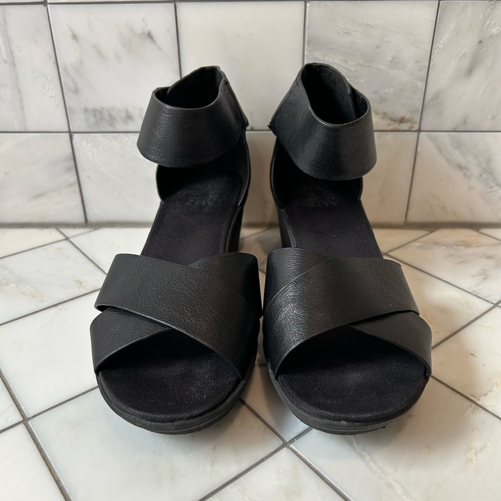 Naturalizer Black Leather Sandals - Picture 2 of 7